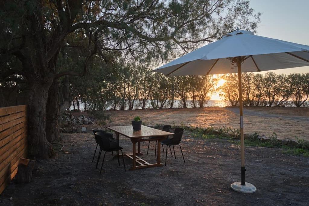 Mekia'S Beach House Livadia  エクステリア 写真