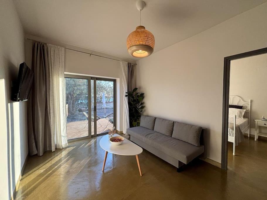 Mekia'S Beach House Livadia  エクステリア 写真
